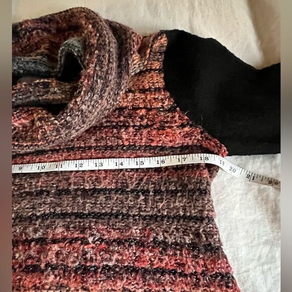 Ombré unique knit Women's Sweater - Picture 6 of 9